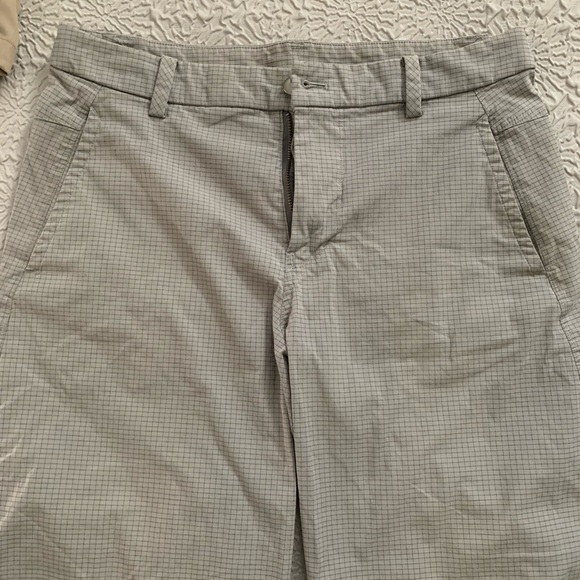Lululemon men’s golf shorts - Picture 2 of 3